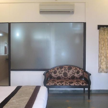 United 21 Lakecity Resort Dabok Bagian luar foto